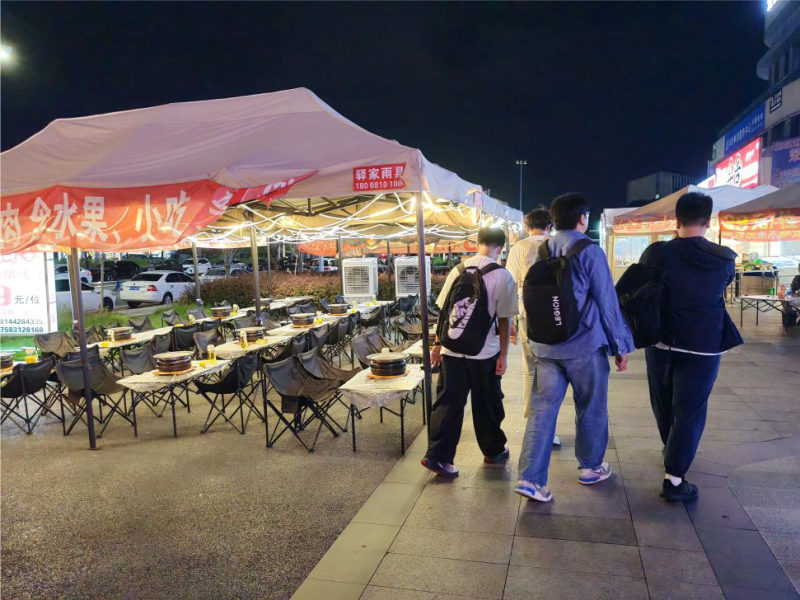 下江北大学路烤肉店急转，